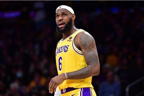 2003年选秀状元詹姆斯