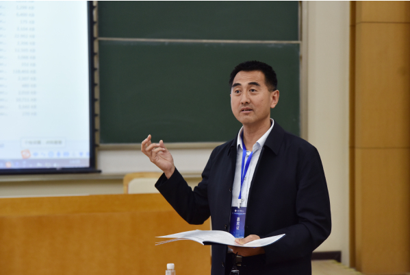 国家级篮球裁判员杭兰平